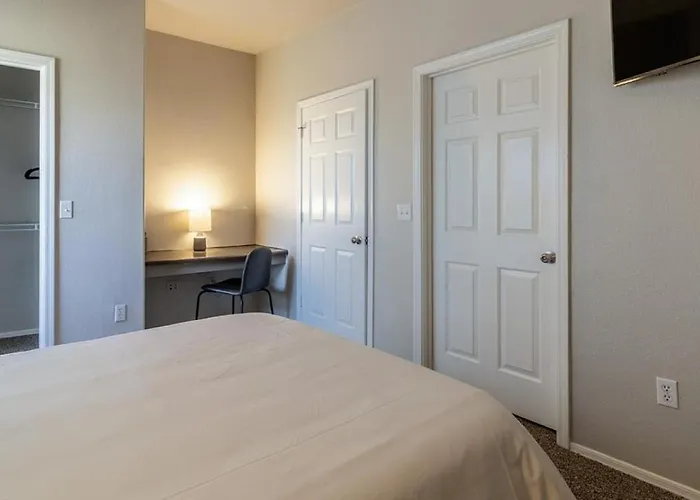 Apartment Landing Modern With Amazing Amenities